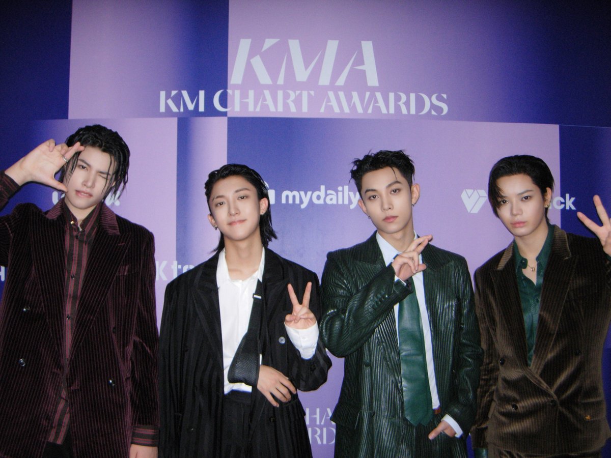 LNGSHOT4sho's tweet photo. #Throwback KM CHART AWARDS 2026

https://t.co/Zi0BBT8xHt

#LNGSHOT https://t.co/89K2VLoBvB