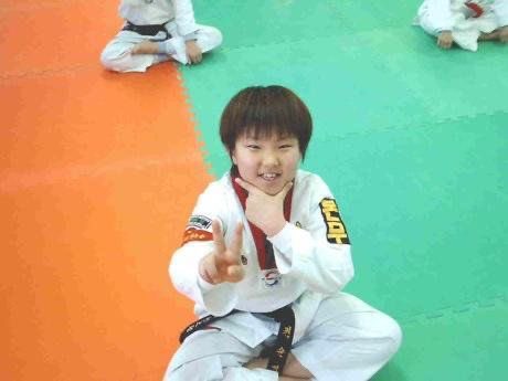 vhoshie's tweet photo. @thebingbuddies Kwon Soonyoung + 15 Juni 1996

Funfact, dulu saya atlet taekwondo aktif sabuk hitam tingkat empat sebelum akhirnya jadi idol😁

T. @Naayeuon @shownuoy @pjihyooa @yunhcjung @yuejiyn https://t.co/MFqwjby30B