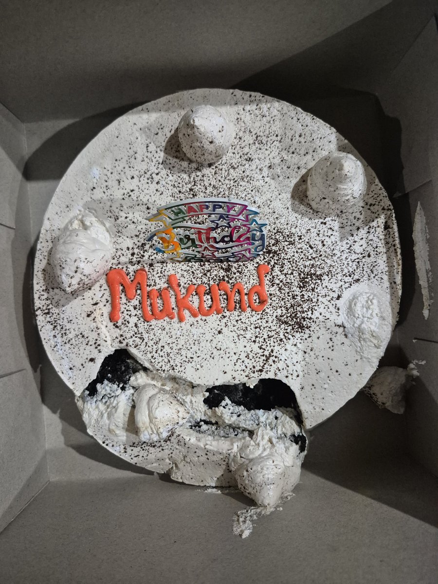 ManishK67168654's tweet photo. @zomatocare @zomato 
Order ID 8416341101 
Is this how you all deliver the order https://t.co/4h7GDp8sOb
