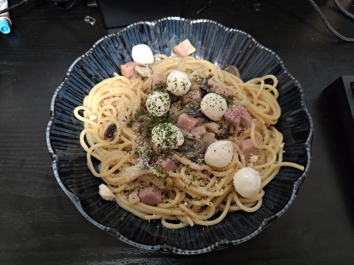 lenzak800's tweet photo. 今日の料理はベシャメル風ベーコンきのこパスタとモザレラチーズ🥰✨ https://t.co/putEBSJ5TF