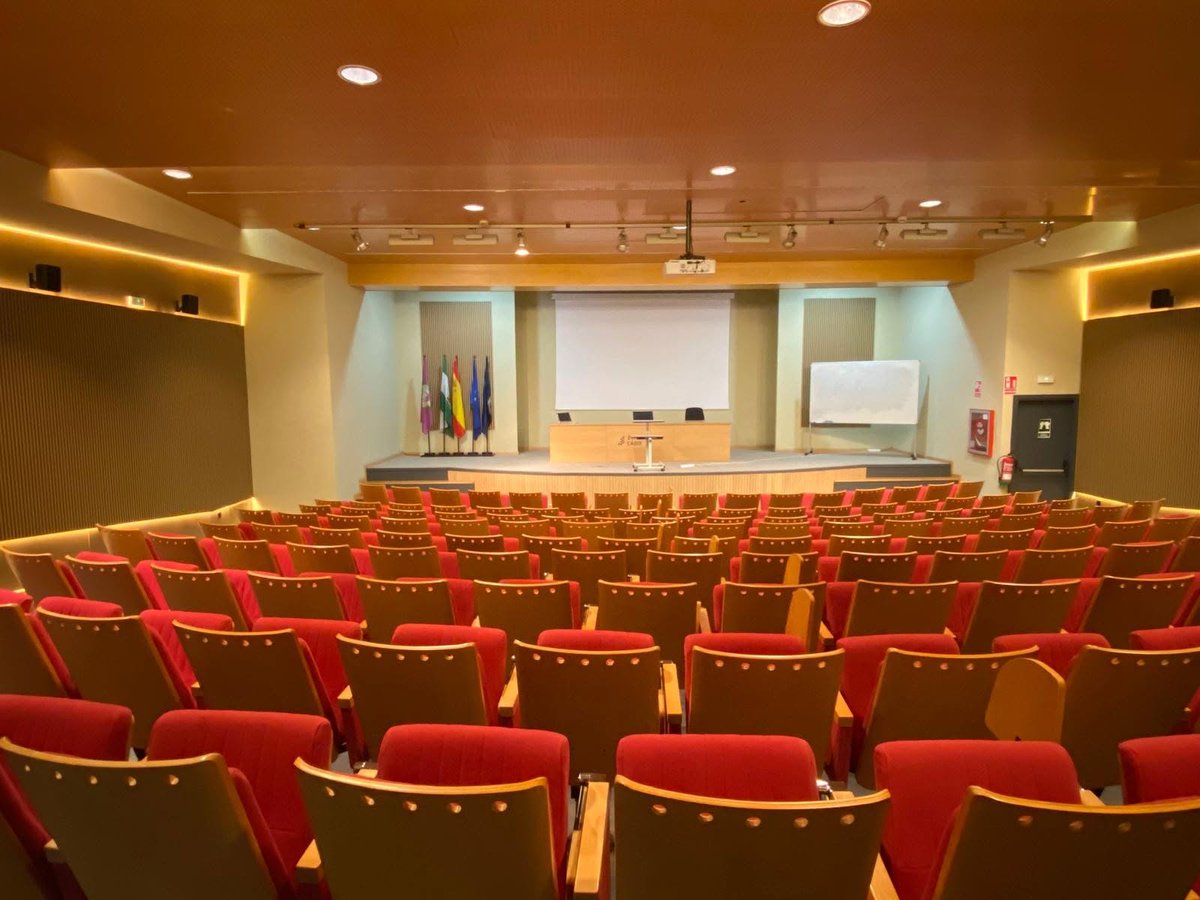 ZFCadiz's tweet photo. En nuestro #RecintoFiscal de #Cádiz, en el Edificio #Heracles, tenemos un #auditorio con un aforo de 148 plazas y modernizado en los últimos tiempos.

Las #empresas que lo necesiten pueden alquilarlo, con todos sus servicios, para sus #eventos.

📞956 290 609 https://t.co/QKePh71wVA