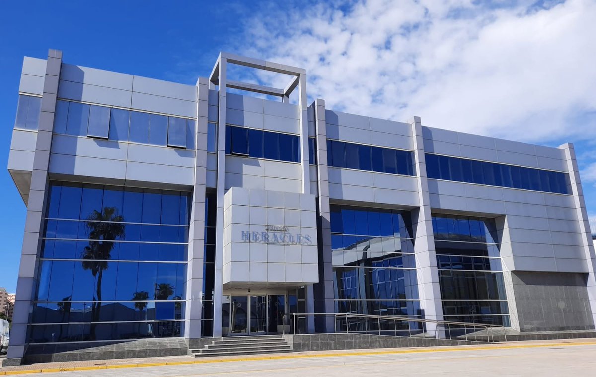 ZFCadiz's tweet photo. En nuestro #RecintoFiscal de #Cádiz, en el Edificio #Heracles, tenemos un #auditorio con un aforo de 148 plazas y modernizado en los últimos tiempos.

Las #empresas que lo necesiten pueden alquilarlo, con todos sus servicios, para sus #eventos.

📞956 290 609 https://t.co/QKePh71wVA