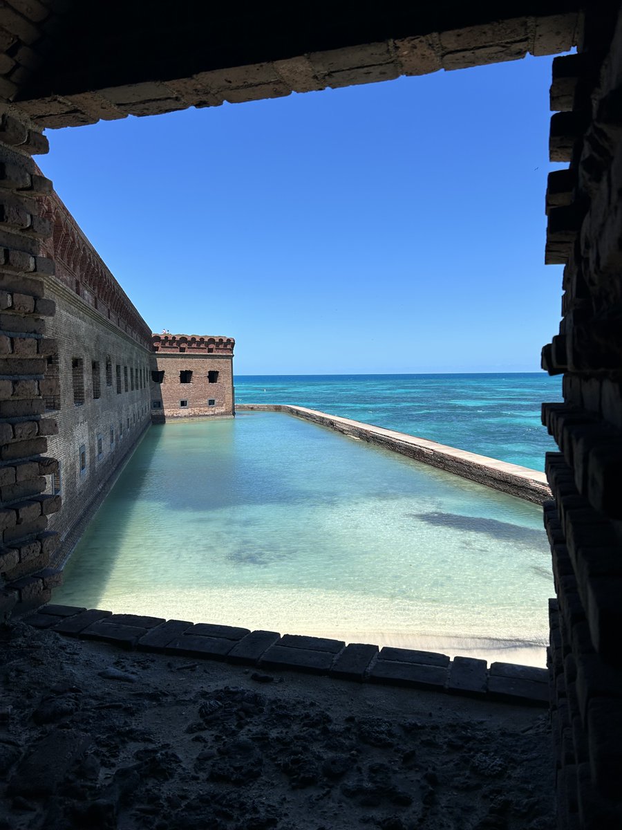 obligatraveler's tweet photo. Since it is my favorite color I have A LOT of Blue pics #Top4Theme #Top4Blue
Caye Caulker-Belize
Eau Claire - Wisconsin
Mall of America-Minnesota
Dry Tortugas NP-Florida https://t.co/j0Ka06w11t