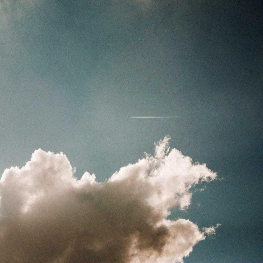 powell_lay's tweet photo. During a peaceful night, I wrote down a few plans for the week, not too many, just enough to feel clear about what matters most. It made me appreciate the peaceful side of everyday life, where nothing special happens but everything still feels gently complete. I want more days t https://t.co/gZAHOkQ7BJ