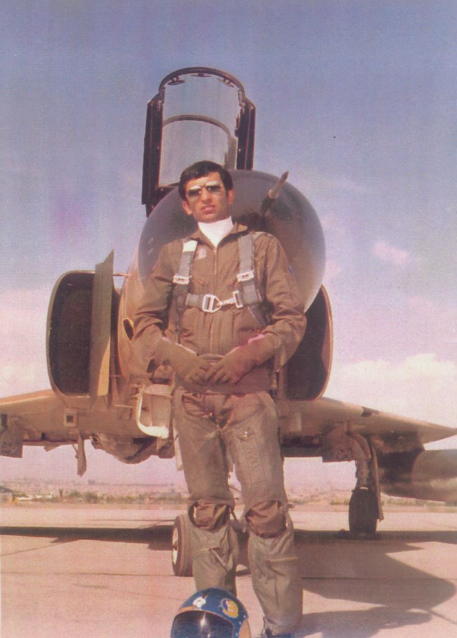 ehsanmzni's tweet photo. شهید مجید کاظمی پرواز شهید عباس دوران را چه سلحشورانه تکرار کرد. https://t.co/v4ITf9RmXy
