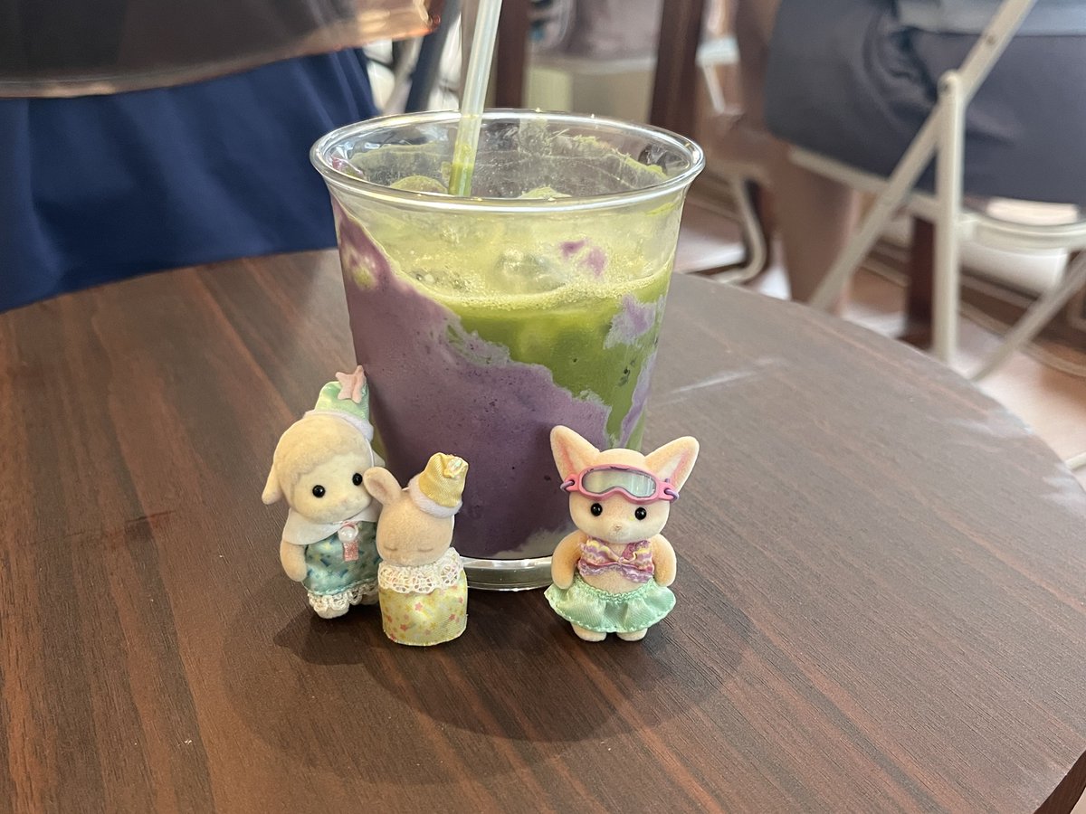 pleadinglotus's tweet photo. i wish my calico critters could each take a sip of my ube matcha :o 我真的喜歡喝這杯綠茶嘻嘻 https://t.co/v1dCr66skG