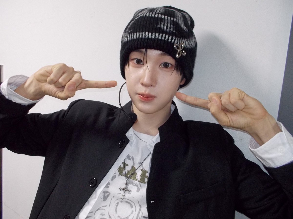 71wng's tweet photo. 260731 뮤직뱅크 https://t.co/F9wFykdoi0