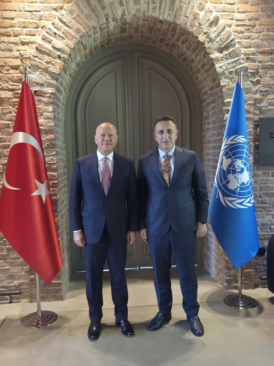 TC_iklim's tweet photo. İklim Değişikliği Başkanı Prof. Dr. Halil Hasar, Koç Holding CEO’su Levent Çakıroğlu ve beraberindeki heyeti COP31 Ofisi’nde ağırladı.

Görüşmede, COP31 hazırlık süreci ve olası iş birliği alanlarına dair fikir alışverişinde bulunuldu.

İklim Değişikliği Başkanı Hasar, nazik ziyaretlerinden dolayı Çakıroğlu’na ve heyetine teşekkür etti.