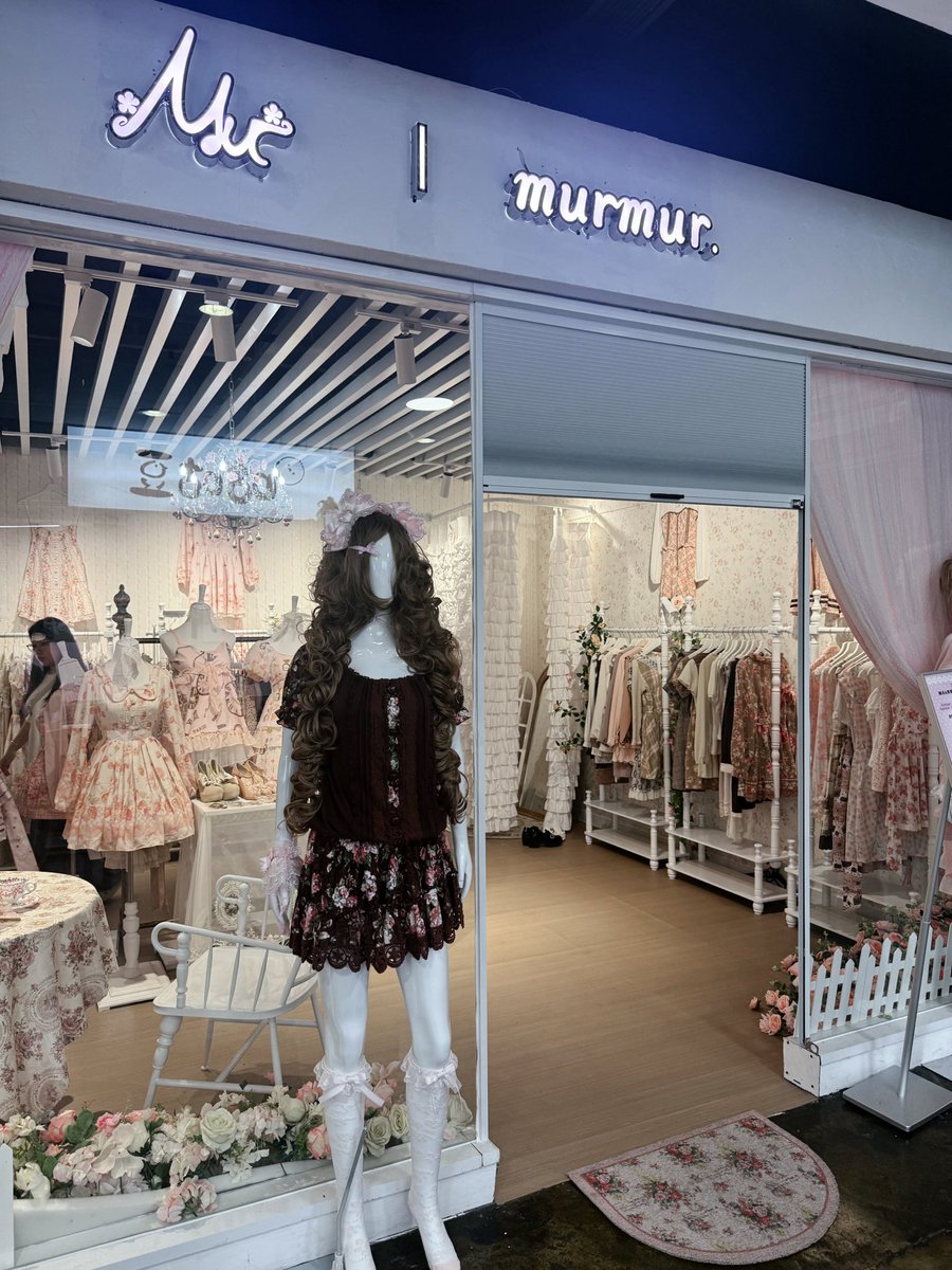 elinfye's tweet photo. i love taobao shopping so i loved seeing all the physical jirai / alt fashion brands in shanghai 

#jiraikei #jiraitwt https://t.co/uELw1hbCUH