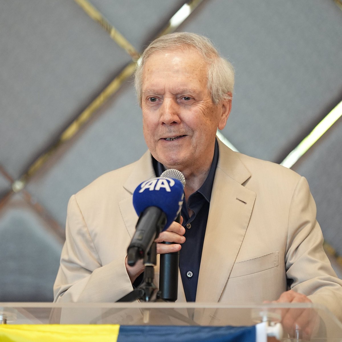 sportbpt's tweet photo. Aziz Yıldırım’dan Guirassy’ye:

“Sen Greenwood’dan büyük yıldız mısın da 12+2 milyon euro istiyorsun?” (Sercan Hamzaoğlu) https://t.co/BExeWk5WWd