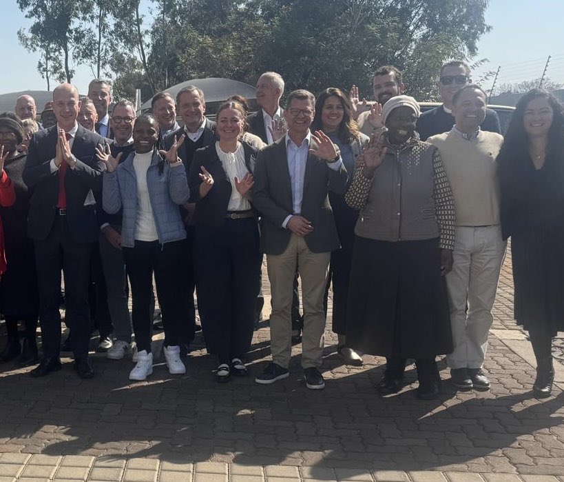 AmbPeschke's tweet photo. 🇩🇪🫱🏾‍🫲🏻🇿🇦
Thank you to the Team of German Embassy in South Africa

You are amazing!!

Ngibonga kakhulu. Baie dankie. Vielen Dank 🙏🙏🏽 https://t.co/1qNhJiwYof