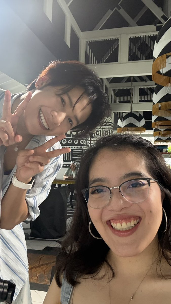 Poon_KPWorld's tweet photo. 😆❤️ น่าร๊ากกกกกกก!!!! ขอบคุณค้าบ สดใสบอยมาก 

#GARNIERMOCHIMALDIVESXKRISTSINGTOD1 #SingtoPrachaya @stjinx_maya https://t.co/oAL5X4Jiet