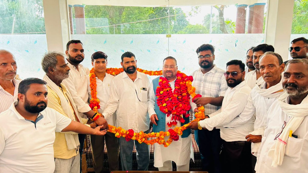 ajpyuvamorcha's tweet photo. जनपद रायबरेली की ऊंचाहार विधानसभा में आगमन पर कार्यकर्ताओं एवं क्षेत्रवासियों द्वारा भव्य स्वागत एवं अभिनंदन किया गया। 🌹 https://t.co/xlruPOJi0M