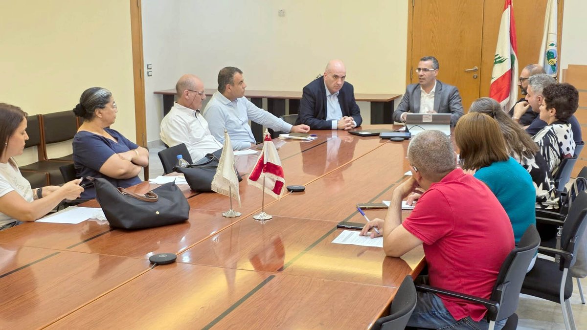 MoaLebanon's tweet photo. #وزير_الزراعة الدكتور نزار هاني يبحث مع النائب أسامة سعد تطبيق قانون الصيد البحري ويؤكد حماية حقوق الصيادين وتعزيز استدامة القطاع

#الزراعة_نبض_الأرض_والحياة

يوتيوب #وزارة_الزراعة:
https://t.co/kZHc3T6BZR

فيسبوك:
https://t.co/GTrLXXLZlm

موقع الوزارة:
https://t.co/Wlb7TlAuJw https://t.co/SewdEPw4r5
