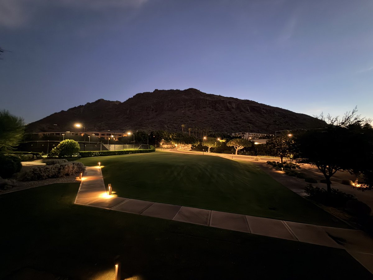 DrMarthaGulati's tweet photo. Beautiful early start with moonlit desert 🌵 run with a full moon. Magic (but also hot!). Hydrate people! It will be 43 Celsius today so stay cool 😎 with the science at #ASPC2026. So excited to see a full gym before the meeting of preventive cardiologists #practicewhatyoupreach #queenofhearts #CVPrev