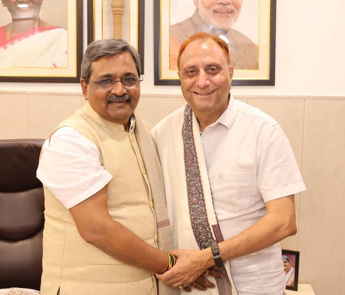 praveshwahi's tweet photo. दिल्ली जल बोर्ड के उपाध्यक्ष एवं दिल्ली के पूर्व प्रदेश अध्यक्ष आदरणीय श्री @upadhyaysbjp से लंबे समय बाद शिष्टाचार भेंट हुई।

इस सौहार्दपूर्ण मुलाकात में पुरानी खट्टी-मीठी यादें ताज़ा हुईं तथा विभिन्न विषयों पर सार्थक चर्चा भी हुई। https://t.co/raXwAvqZj8