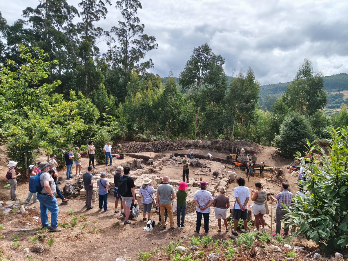 vilanova_d38335's tweet photo. Excavación del castro de Esmelle, Ferrol.
 Puesto en valor por la @udc_oficial y el @concellodeferrol, accesible con o sin visitas guiadas, en un paraje natural único, cerca de la playa. Aquí es donde se ve que las administraciones sirven para algo. O no.
¿Te lo vas a perder?... https://t.co/fKRHo8sRHX