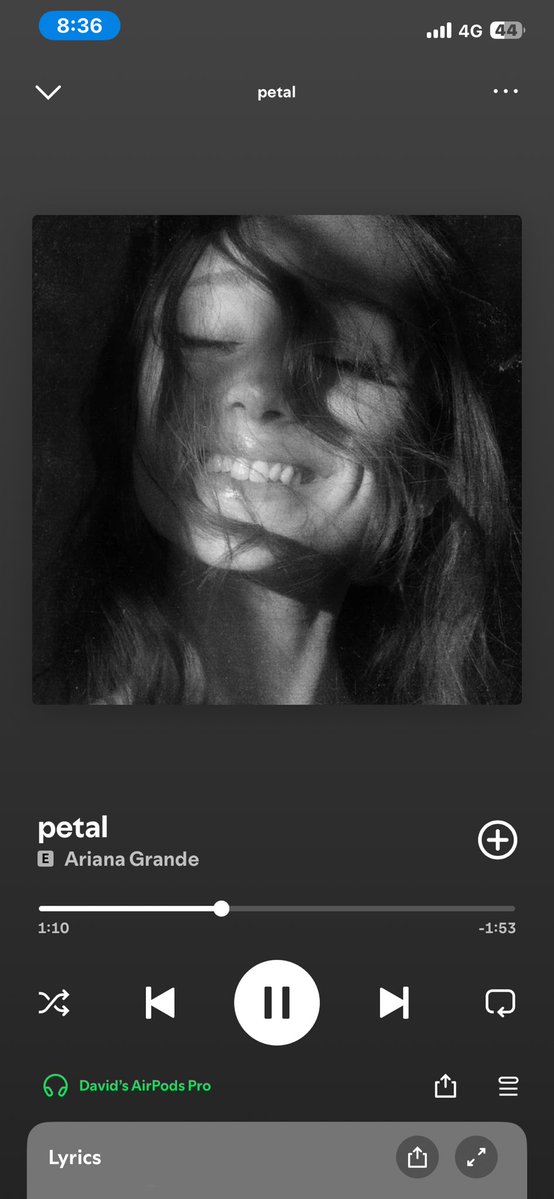 HeyDaveMichel's tweet photo. Aqui em casa petal já é hit!! Ariana Grande você é a maioral mesmo!! https://t.co/xlVkpqgVAZ