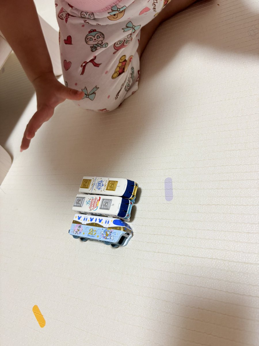 aync_d's tweet photo. 先頭車両しかなくて連結できないため怒られている https://t.co/qotXExWnc3