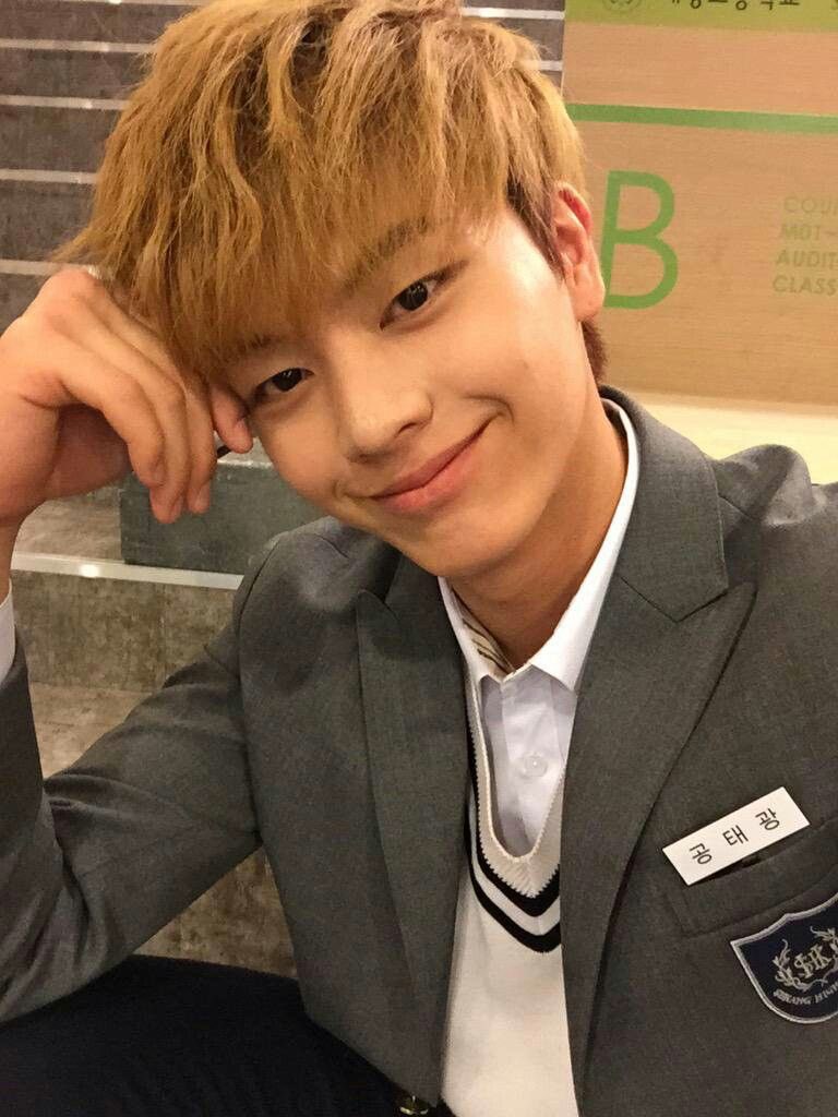 orangebluesto's tweet photo. 여친한테 셀카 보내는 웬수남친미가 어떻게 사진에서 이렇게 철철 흐를 수가 있는 거임…… 2015년이라 가능한 공태광core https://t.co/cdeLaV4lx9