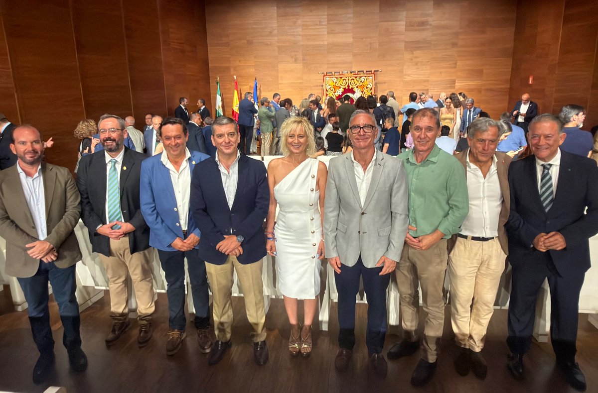 PPDipuJaen's tweet photo. 👉🏻Acompañamos a los nuevos delegados territoriales de la @JaenJunta en su toma de posesión.
💙Continuamos trabajando unidos para que la provincia de #Jaén siga avanzando hacia el futuro. https://t.co/mZTER0IyYv