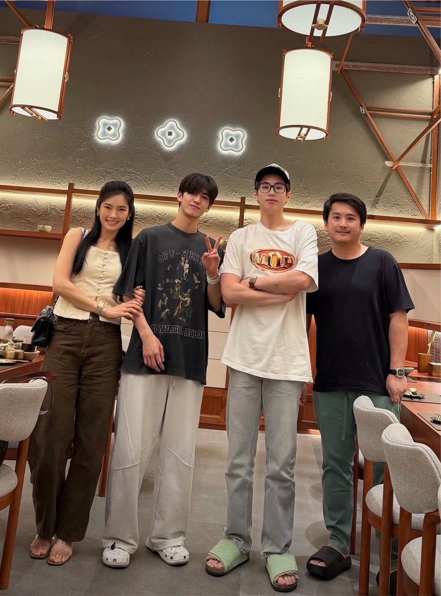 ArmTaen9's tweet photo. ร้านที่บ้านลิ้มพาจินไปกินคือร้าน Chaebol Shabu เป็นร้านชาบูเกาหลี เผื่อใครอยากไปตาม ... https://t.co/yRWYCEu0Ca