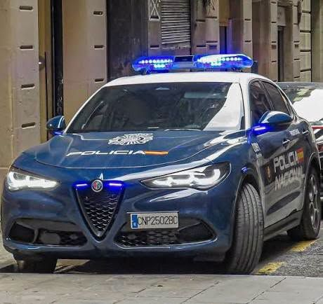 GiorgiaSalvagn1's tweet photo. enricoubertini
Altro cortocircuito per la sinistra italiana: un giovane bloccato dalla polizia, sedato con un’iniezione durante l’arresto, è purtroppo deceduto. Solo che stavolta a morire è un ragazzo italiano e a compiere l’arresto è la polizia spagnola. Esatto, la polizia di quel paese moderno, democratico e civile da cui, secondo Pd e compagni, dovremmo prendere esempio. Chissà se Schlein avrà telefonato a Sanchez per farsi rendere conto di questo episodio increscioso oppure stavolta attenderà di sapere esattamente come sono andate le cose, al contrario di quanto è stato fatto per l’episodio di Bologna.
