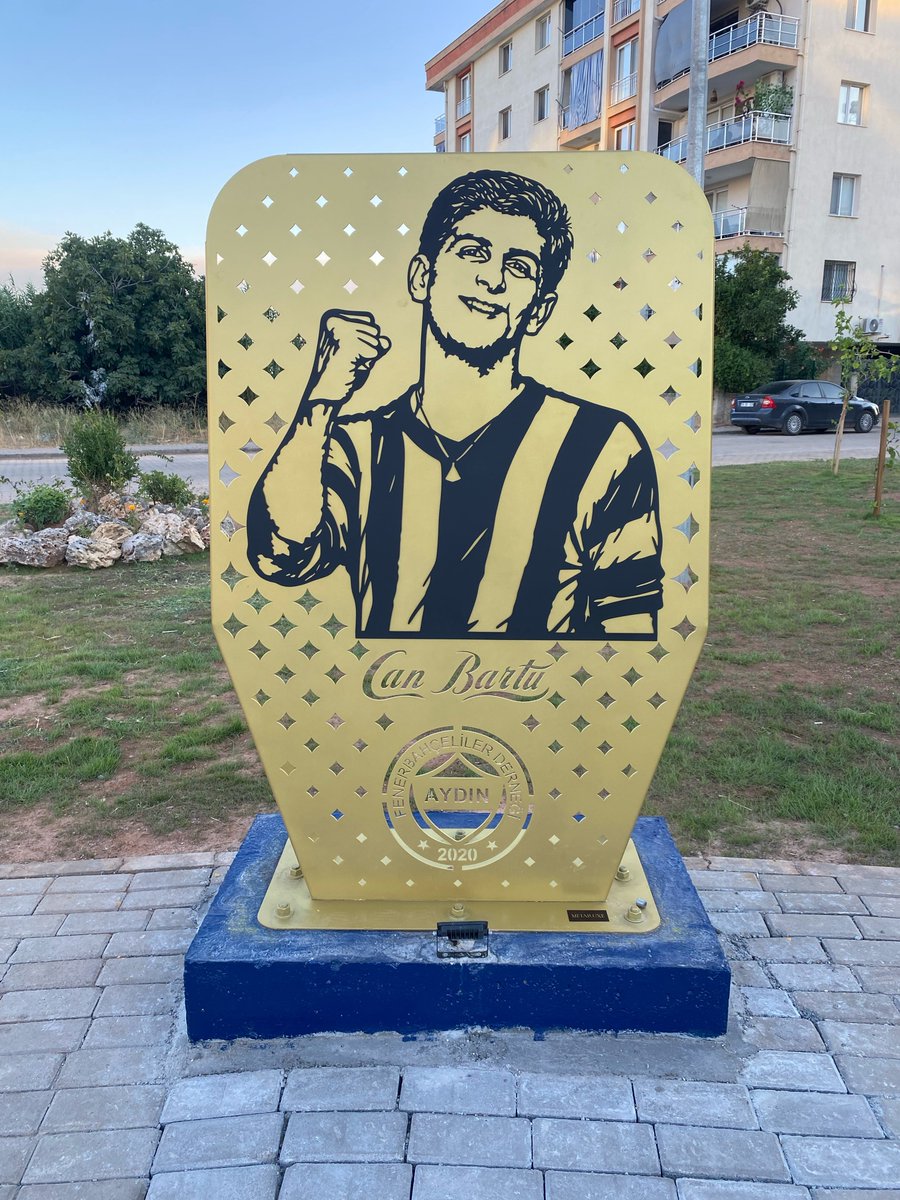 souvess's tweet photo. 💛💙 Aydın Fenerbahçeliler Derneği ve Efeler Belediyesi'nin katkılarıyla kullanıma sunulan parkta Alex de Souza, İbrahim Kutluay ve Can Bartu'nun da büstü yer aldı. https://t.co/gdnarW0aXv