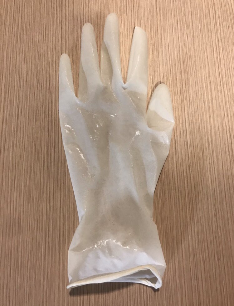 pj671337's tweet photo. 夏だね🫠
#latexgloves #surgicalgloves #ゴム手袋 #ゴム手袋フェチ https://t.co/YMXKhHYlCC