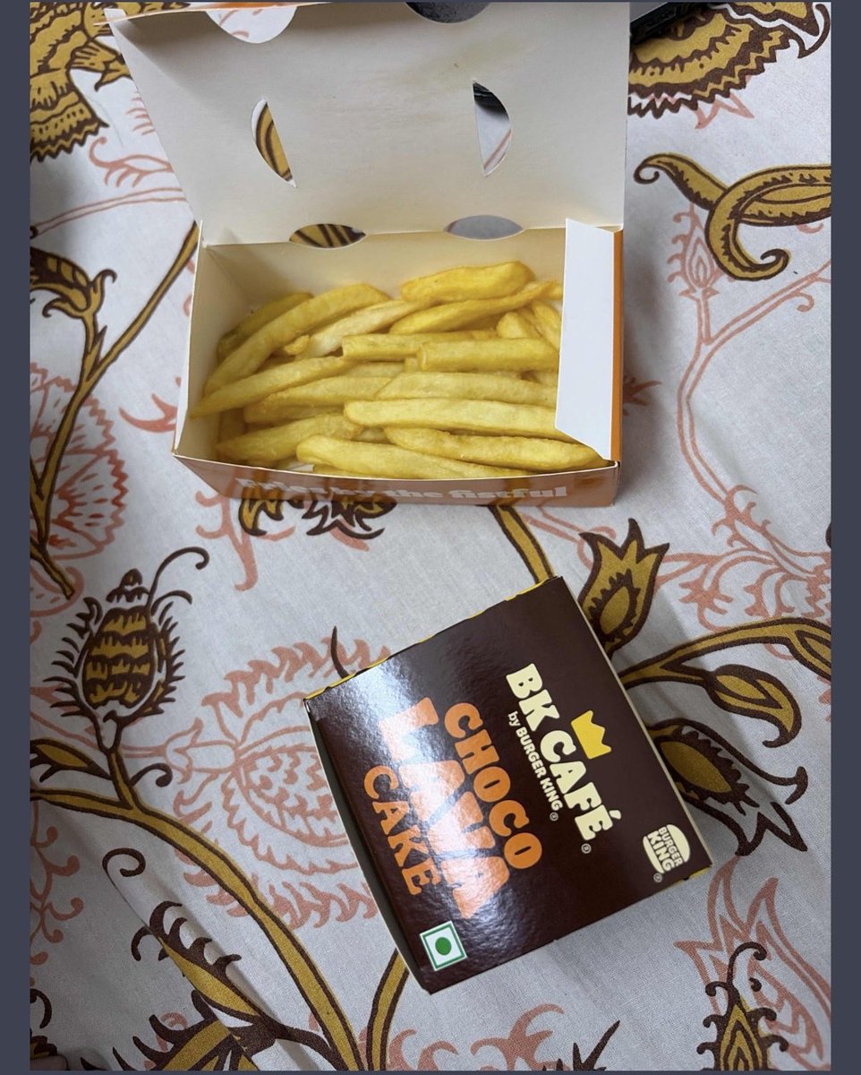 RohanRa57461574's tweet photo. I ordered something from toing app and see what they delivered. Seriously??
and they are saying we will refund you 189 rupees my order value was 485 
In which one item was correct .fraud app don’t buy anything from toing food app.
@SwiggyCares @Swiggy https://t.co/RqBQH5NMpF