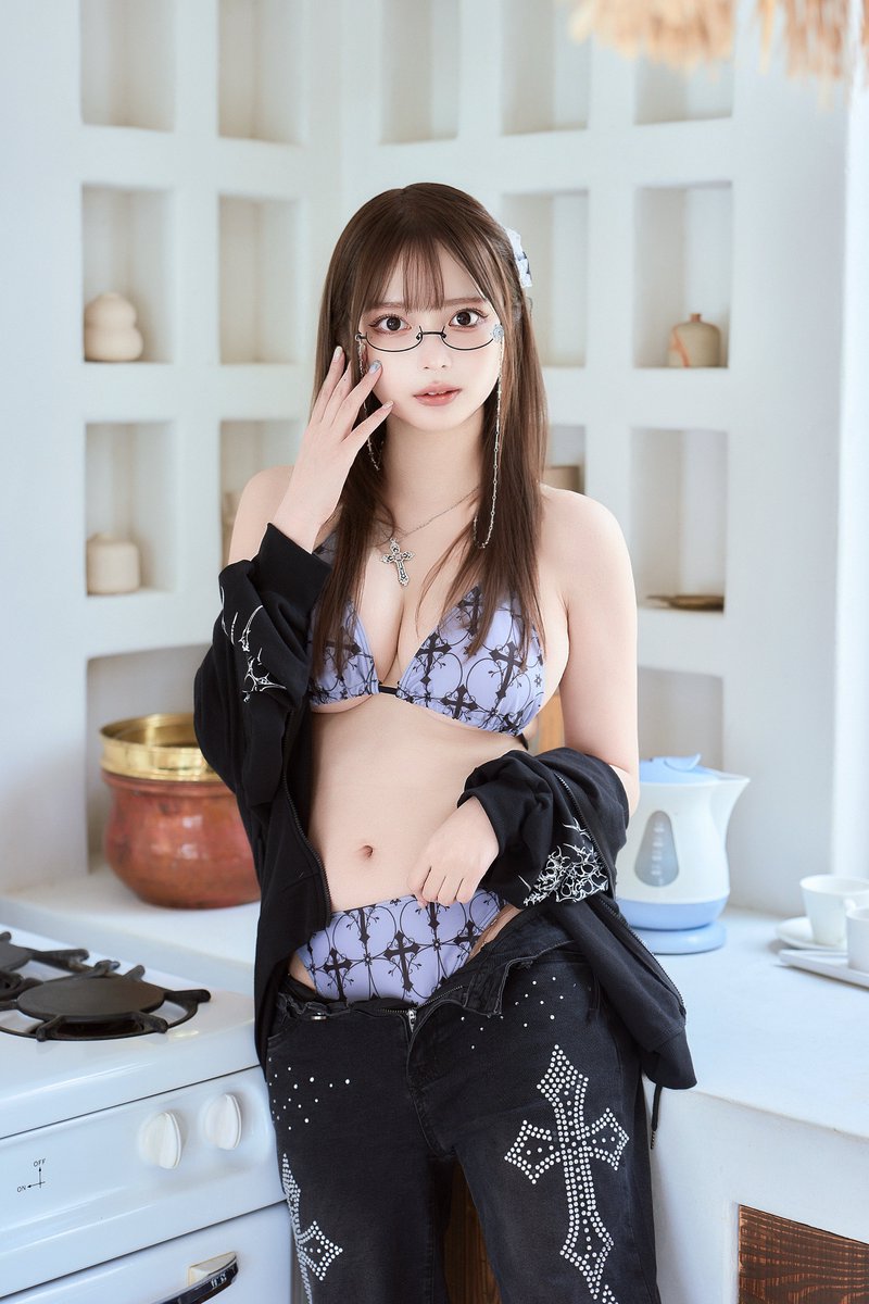 hayasemiru's tweet photo. ちょっとイカツいお姉さん https://t.co/VAzvH0hZRM