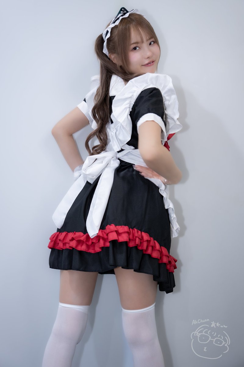 Ah_CHUAN1's tweet photo. 2026.07.05【Taipei Red Expo 2026】Day3-⑤
白いエプロンをつけたら、さらに可愛さアップ！
振り向いた姿も、正面から見ても、全部可愛すぎる😍

手の上に、Mellojoyもこっそり追加してみた！ 
いっちゃんにすごく似合ってるじゃん！

@MatuMoto_Ich1ka 
#松本いちか
#TRE2026 https://t.co/dTcVHjkvyo