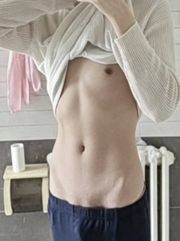 iceb_oy's tweet photo. 3t sns神力：断片后用刮眉刀把下面的毛给刮了，无任何记忆 #femboy #男娘 https://t.co/P81NIRfYJv