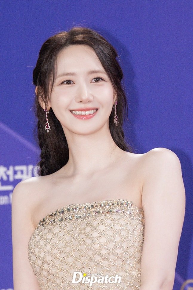 k_dramaindo_'s tweet photo. Red Carpet #BlueDragonSeriesAwards2026 

#Yoona 

Ini fix bidadari! 🩷 https://t.co/uerurbajjl