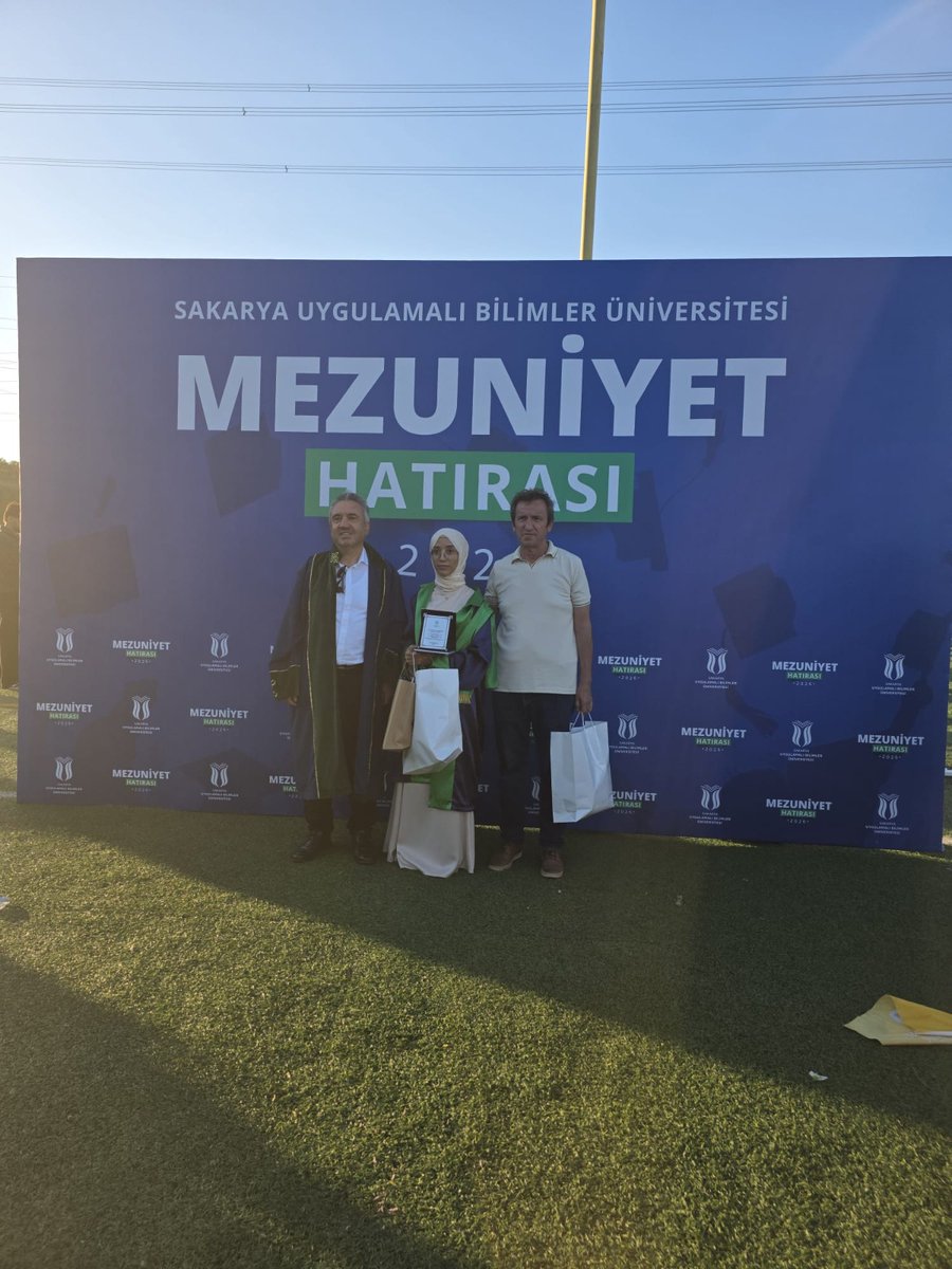 emo_kocaeli's tweet photo. 30/Temmuz/2026 Perşembe günü EMO Sakarya İl Temsilciliği olarak, Sakarya Uygulamalı Bilimler Üniversitesi Teknoloji Fakültesi Elektrik-Elektronik Mühendisliği Bölümü Mezuniyet Töreni`ne katılım sağladık.
WEB Haber İçin; https://t.co/QucQRXb10A https://t.co/N3mIPOvgEc
