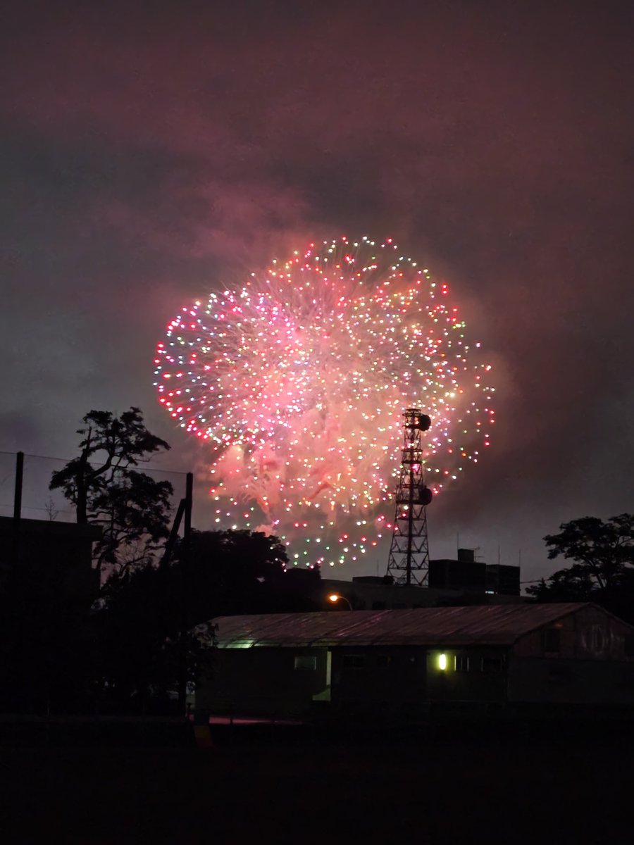 Rio_AvvyLive's tweet photo. 花火綺麗だった https://t.co/hehD2fZoRx