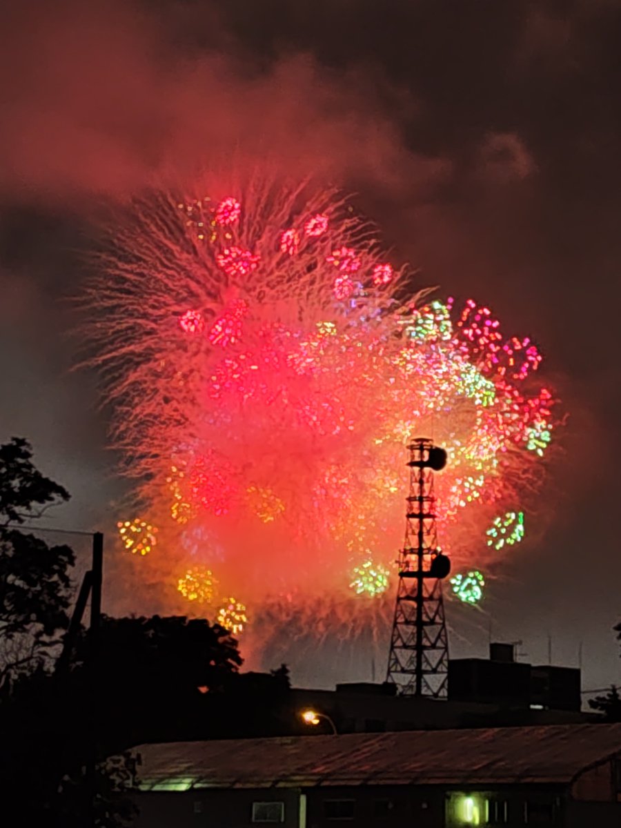 Rio_AvvyLive's tweet photo. 花火綺麗だった https://t.co/hehD2fZoRx
