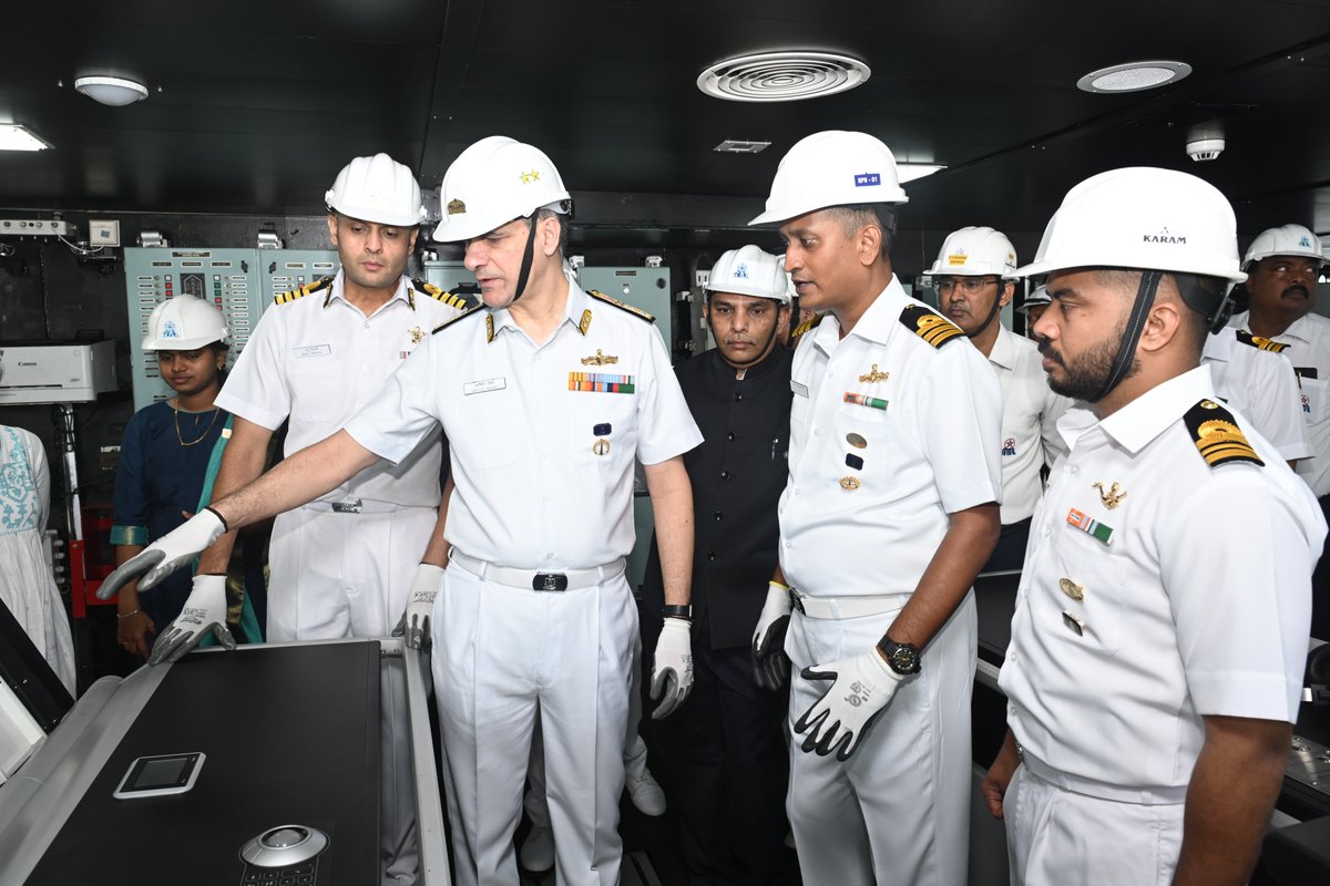 SeemaSanghosh's tweet photo. भारत की समुद्री शक्ति को नई मजबूती। 🇮🇳 INS Nipun, स्वदेशी Diving Support Vessel, गहरे समुद्र में डाइविंग ऑपरेशन और पनडुब्बी बचाव अभियानों के लिए भारतीय नौसेना की क्षमता को और सशक्त बनाएगी। लगभग 75% स्वदेशी तकनीक से निर्मित यह पोत Aatmanirbhar Bharat और समुद्री सुरक्षा की दिशा में एक महत्वपूर्ण उपलब्धि है।

Diving Support Vessel, Deep Sea Rescue, Submarine Rescue, Indigenous Shipbuilding, Maritime Capability

@indiannavy  @IndiannavyMedia  @makeinindia  @SpokespersonMoD  @CMD_HSL  @DefenceMinIndia 

#IndianNavy #Nipun #AatmanirbharBharat #MakeInIndia #DeepSeaOperations #DSRV #SubmarineRescue #MaritimeSecurity #IndigenousDefence #SeemaSanghosh #SeemaJagranManch