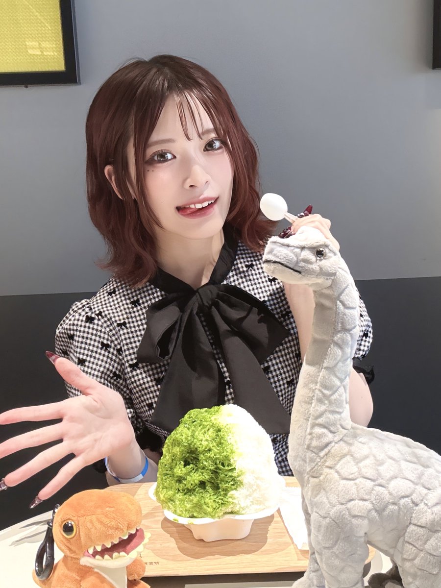 eyes_chiharu's tweet photo. 左から
獣脚類→指長アイドル→竜脚類♡ https://t.co/oGPo7ABqbv