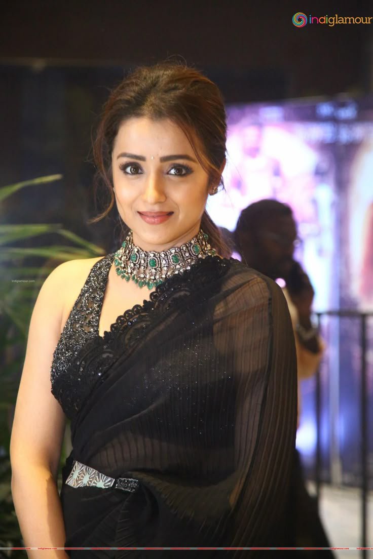 KAstories19's tweet photo. Intha lo Lopala nundi Queen ochindi 
INTRODUCING TRISHA MAAMI AS QUEEN MAAMI TRISHA 
Andaru maami mundu tala dhinchukoni unnaru priyanka pallavi amulya evariki em jaruguthundo ardam avvatle anushka maami ni choosi shock ayyindi 
Same maami kuda anushka ni choosi shock ayyindi https://t.co/Ytx28tOtT2