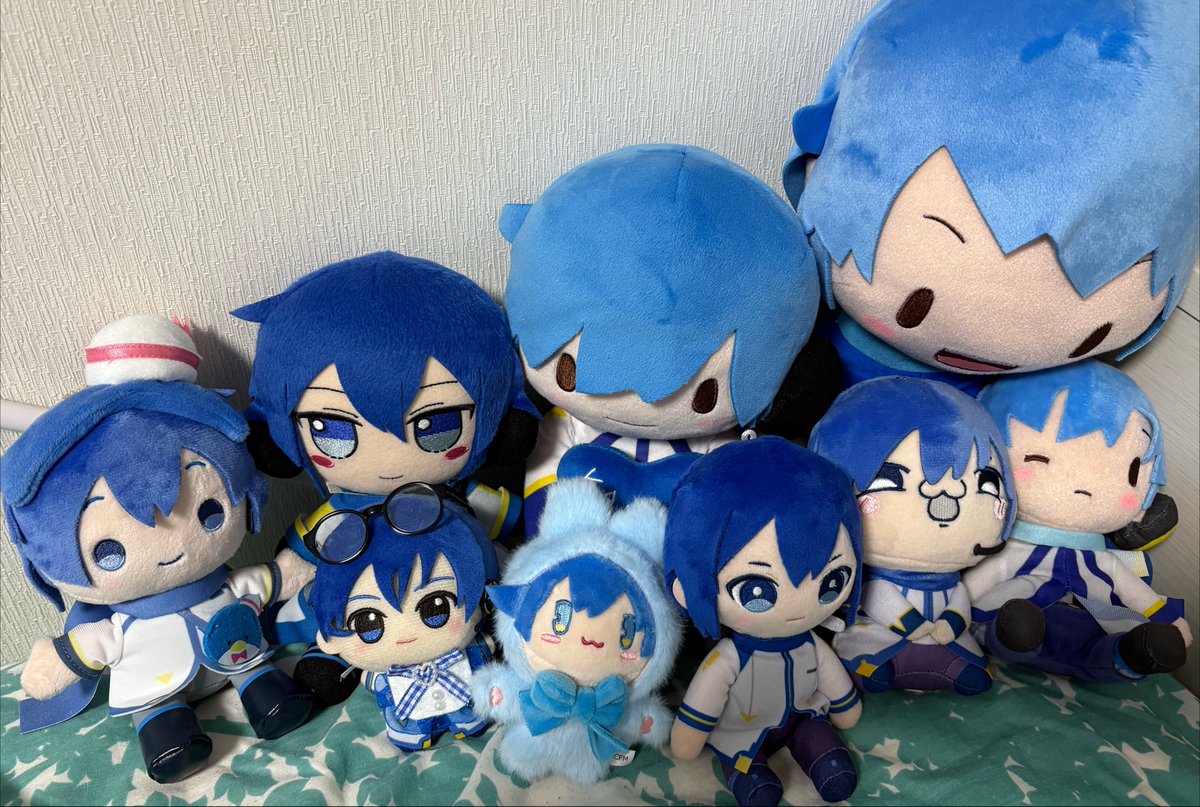 ktta_sb's tweet photo. ベッドの上のぬい達賑やかで可愛い😂
他にもまだ居る🍨
ぬいっていいなぁ💕 https://t.co/Yz77ryLGgr