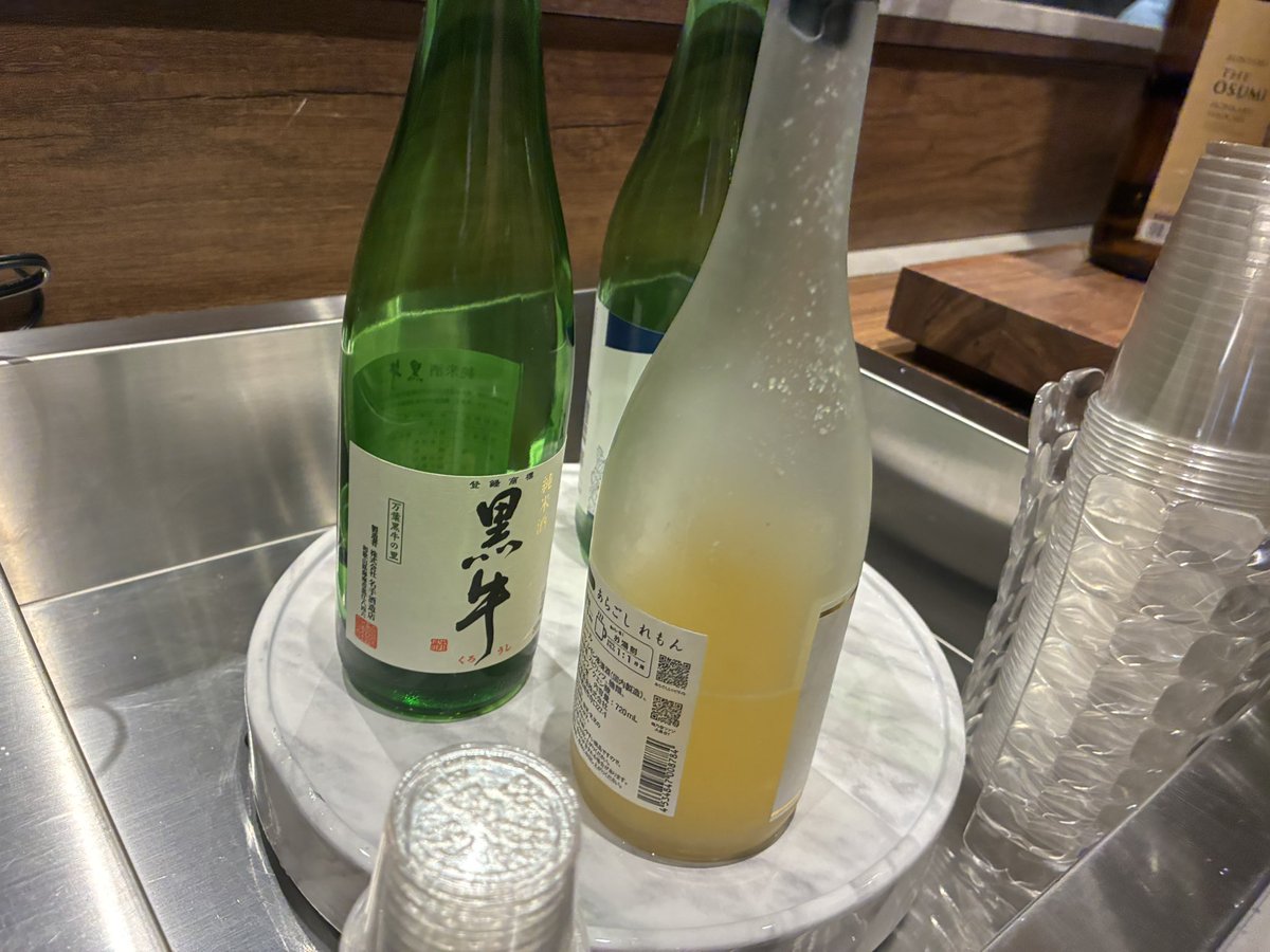 omame066's tweet photo. 今日は夫が出張なので、リフレッシュがてら息子と2人で近場のホテルに泊まりにきた🦖

コンビニで5000円分のお菓子やらカップラーメンやら爆買いして、息子と2人でのんびりYouTubeみたり🐣
今日は1人で夜更かしします🌻 https://t.co/6PpU3vUH7e