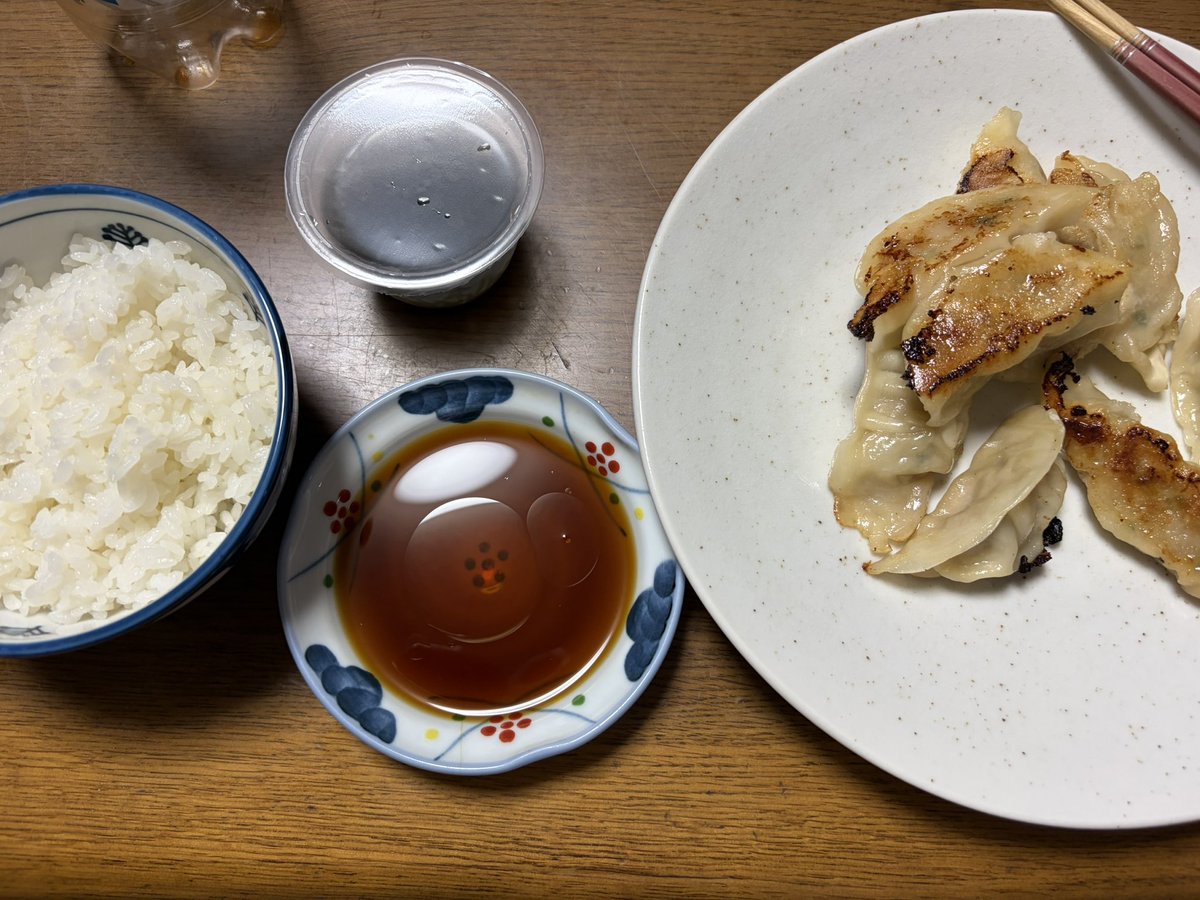 dynamic_borg_v's tweet photo. あさごはん
ひるごはん
ばんごはん https://t.co/Ttf8XKQMnZ
