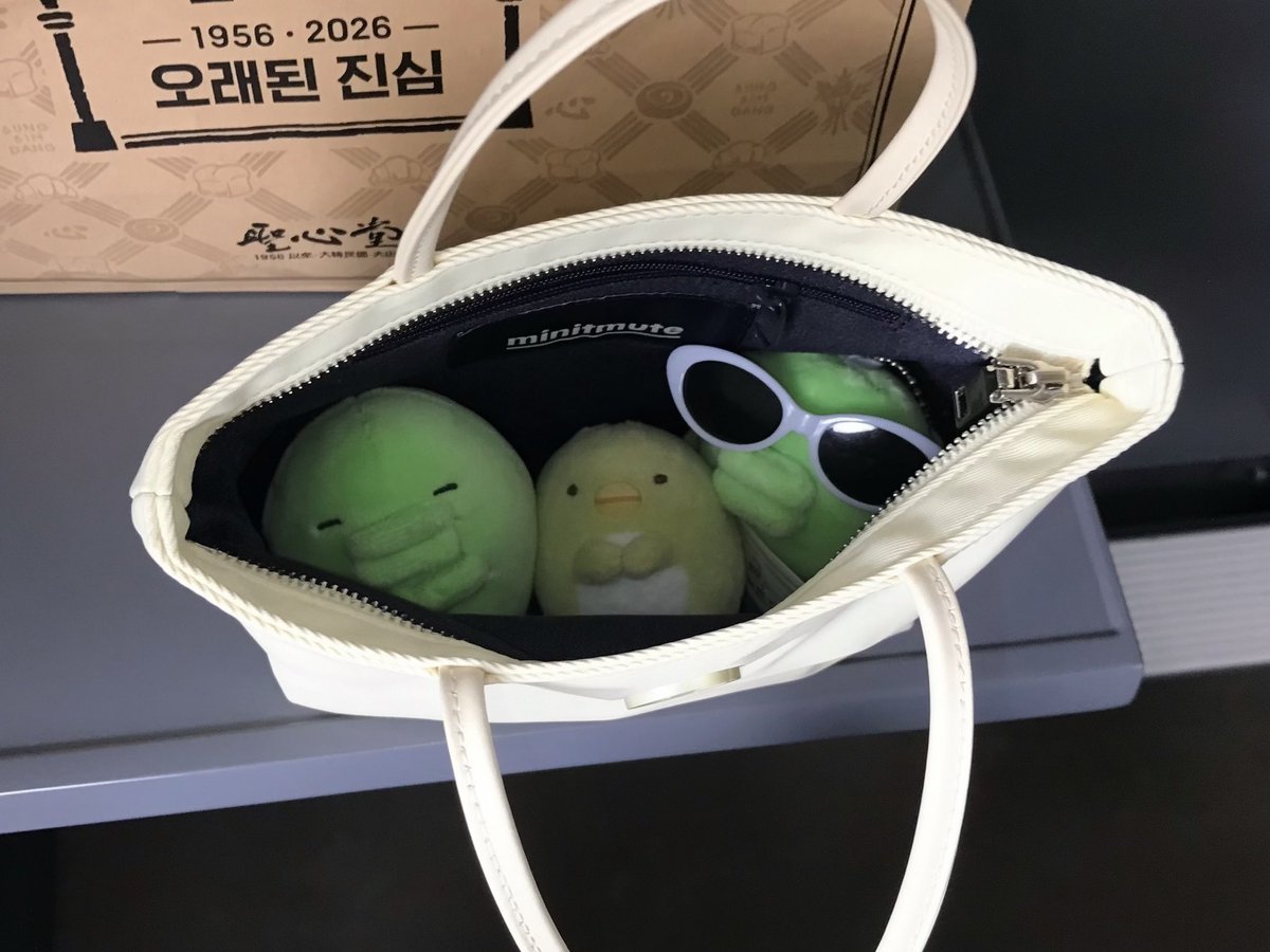 midology_'s tweet photo. 여자의 가방 속에는... https://t.co/gWHr7UiNJ2