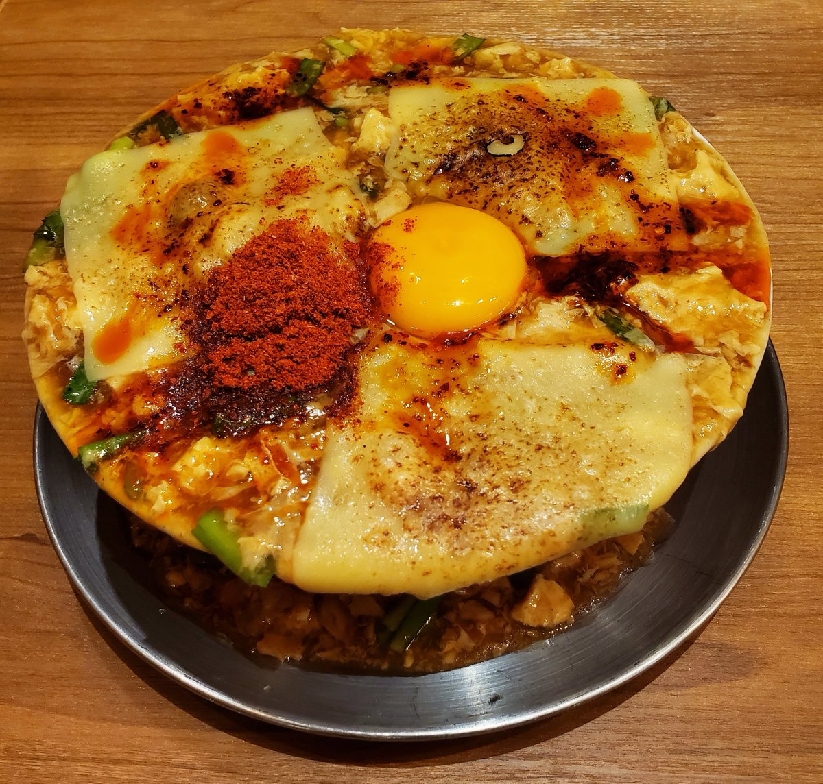otadot15's tweet photo. 気になってた
『有罪』やっと行けたー！♪

🍜ギルティラーメン
＋焼きチーズ＆落とし卵黄

見た目も美しく背徳感が味わえる
最高の逸品でした✨

#有罪 https://t.co/oJ2cqYWZ2o