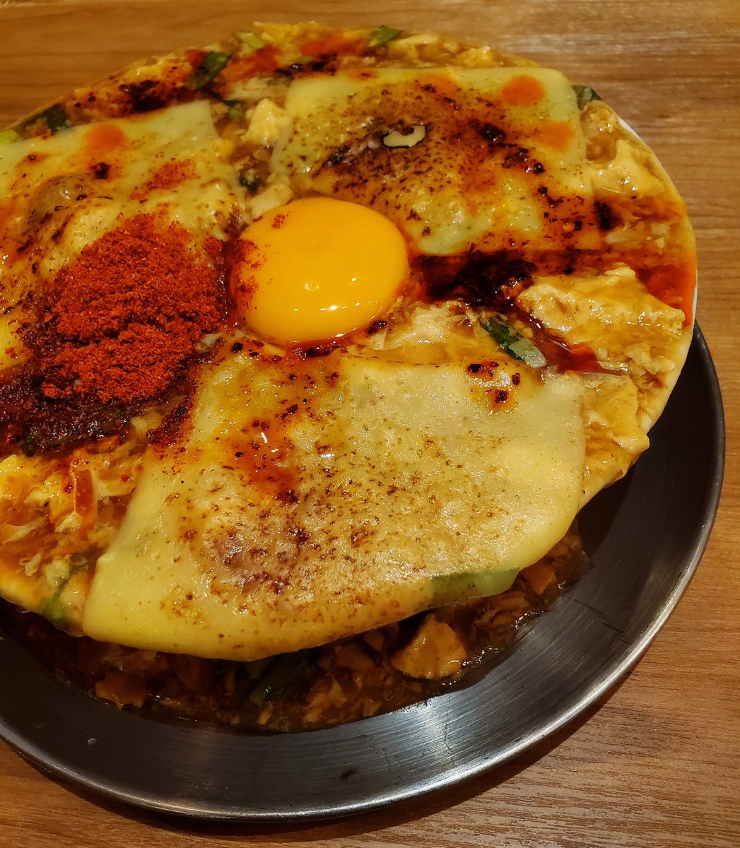 otadot15's tweet photo. 気になってた
『有罪』やっと行けたー！♪

🍜ギルティラーメン
＋焼きチーズ＆落とし卵黄

見た目も美しく背徳感が味わえる
最高の逸品でした✨

#有罪 https://t.co/oJ2cqYWZ2o