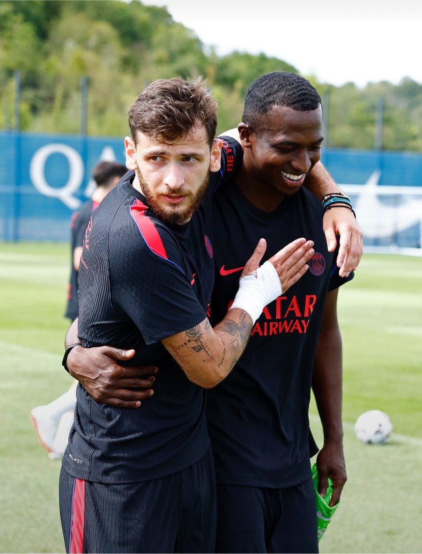 MegaPSG_'s tweet photo. IL EST DE RETOUR ❤️ https://t.co/kT35lsPpWY