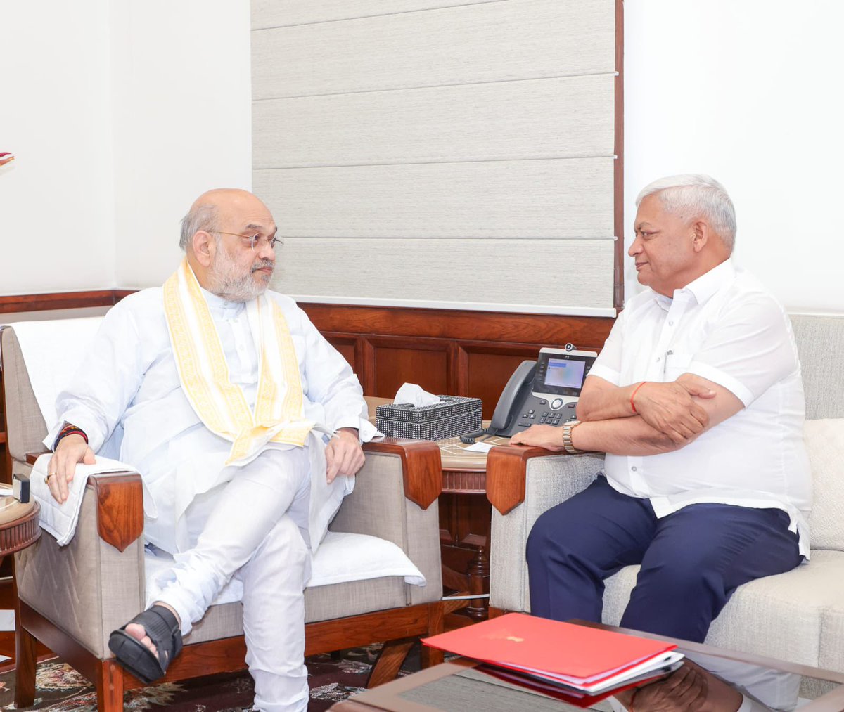 DamodarAgarwalB's tweet photo. "अत्यंत अविस्मरणीय क्षण"
आज संसद भवन में माननीय केंद्रीय गृह एवं सहकारिता मंत्री आदरणीय श्री @AmitShah जी से शिष्टाचार भेंट हुई। 
इस दौरान राजस्थान से जुड़े महत्वपूर्ण प्रकरणों सहित राष्ट्रहित के कई विषयों पर उनका विस्तृत मार्गदर्शन प्राप्त हुआ। हार्दिक आभार धन्यवाद। @BJP4India https://t.co/JS2SaeEyNJ