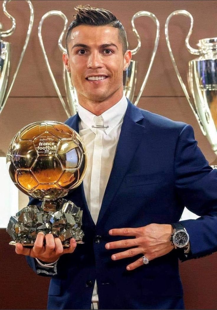Footballfavor's tweet photo. Ronaldo 💙 https://t.co/7rLWIsegsD