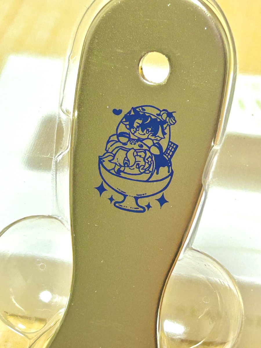 torotorori_174's tweet photo. ヌシサメアイススプーンがやっと届いたんだけどイメージ図通りになってて印刷が綺麗！可愛い！明日から順次発送していきます。在庫もまだありますので引き続きよろしくお願いします🦈🍙🍨 https://t.co/tMriVwnGPn https://t.co/A0TJhm6TgI